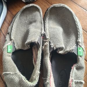 Boys sanuk shoes size 2